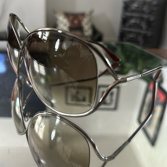 Authentic Tom Ford Sunglasses - Picture 4 of 8